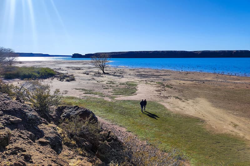SAURO — el Limay desde las bardas